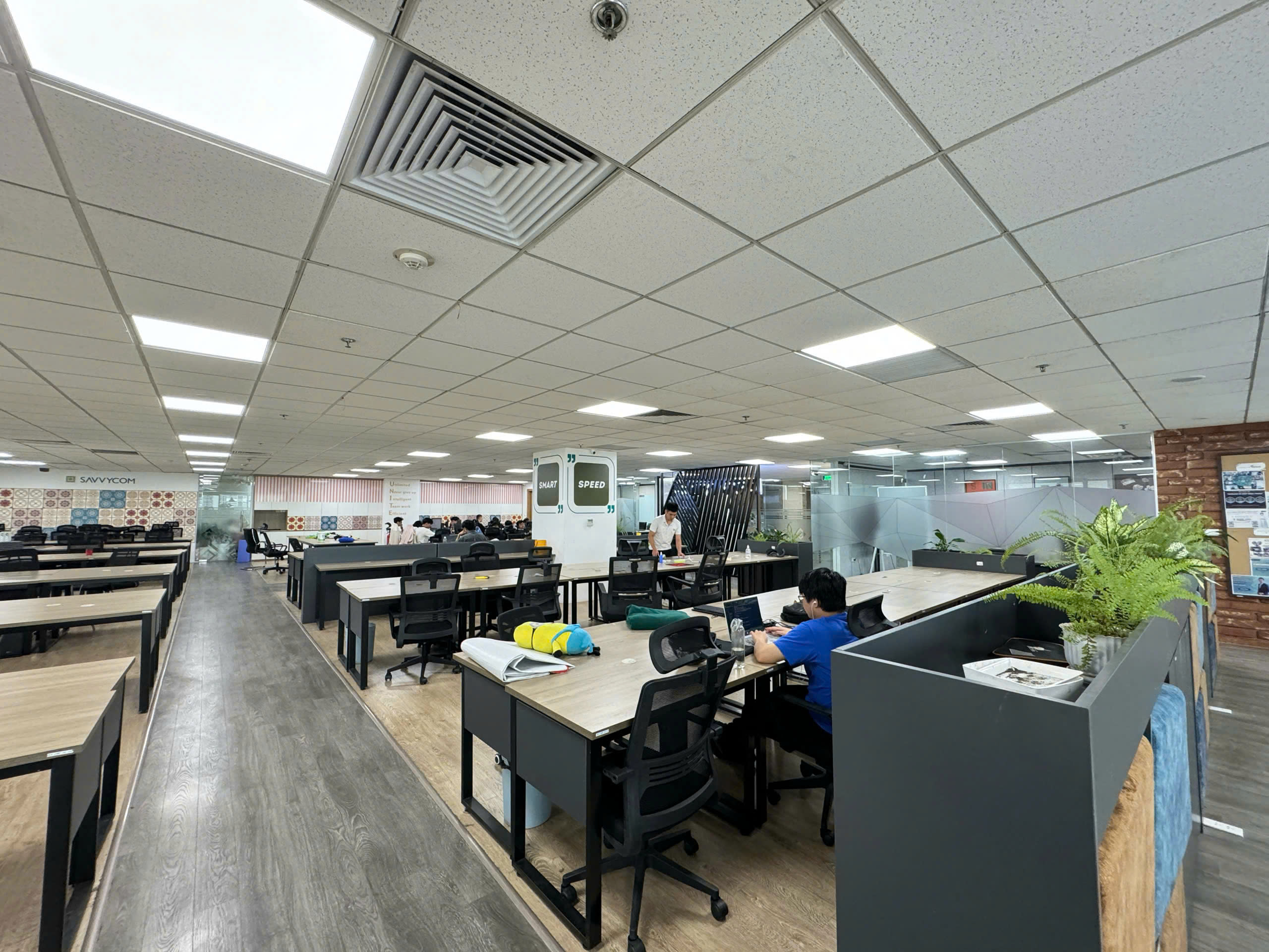 Gấp! Cho thuê văn phòng logistics 200 - 400m2 full nội thất đẹp tại tòa Việt Á, Duy Tân, Cầu Giấy