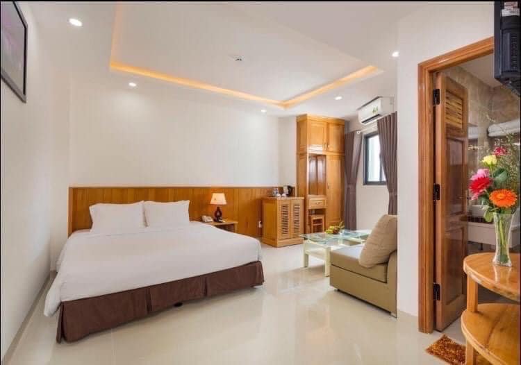 Bán khách sạn mới hẽm oto phố Tây, khu phố tập trung khách du lịch, cách biển chỉ 500m