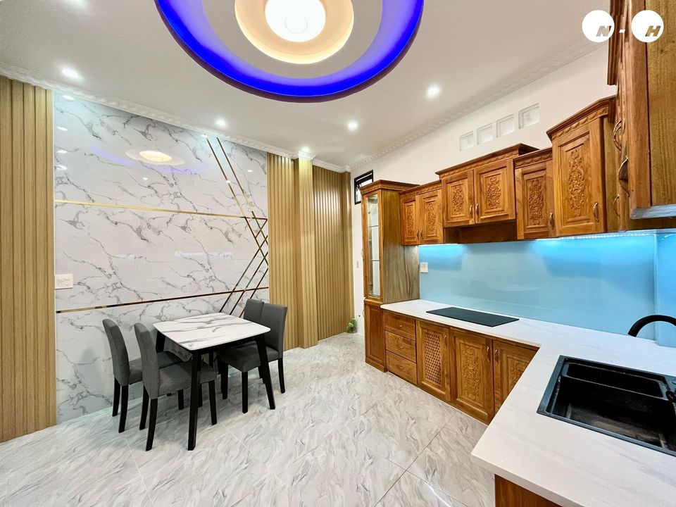 BÁN NHÀ TRỆT LẦU MỚI XÂY HẺM LT 1-2 NGUYỄN VĂN CỪ