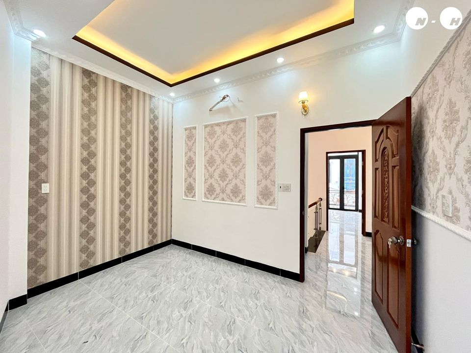 BÁN NHÀ TRỆT LẦU MỚI XÂY HẺM LT 1-2 NGUYỄN VĂN CỪ