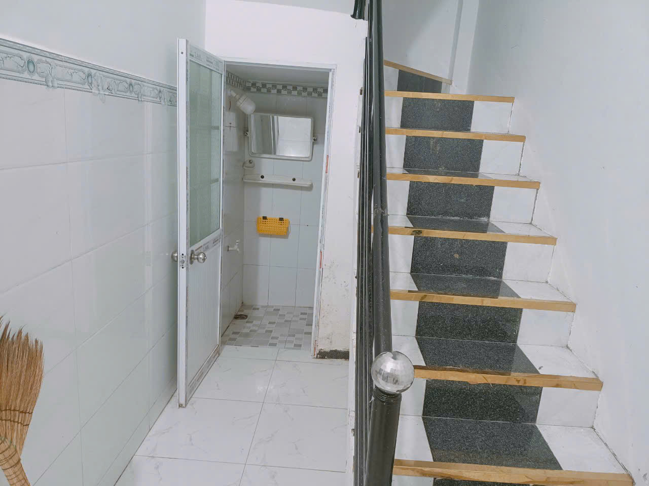 9.60. Cho Thuê Nhà 4 Triêụ 2 Góc Mặt Tiền Gần Bệnh Viện Phụ Sản Cần Thơ