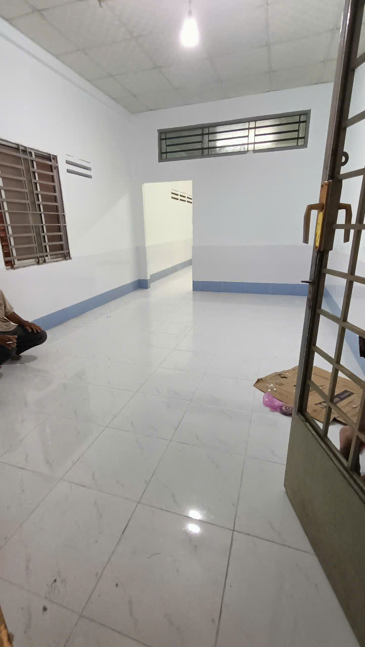 nhà 2,5 Triêụ mới đẹp gần chợ Xuân Khánh (cổng rào chung không nuôi thú cưng)