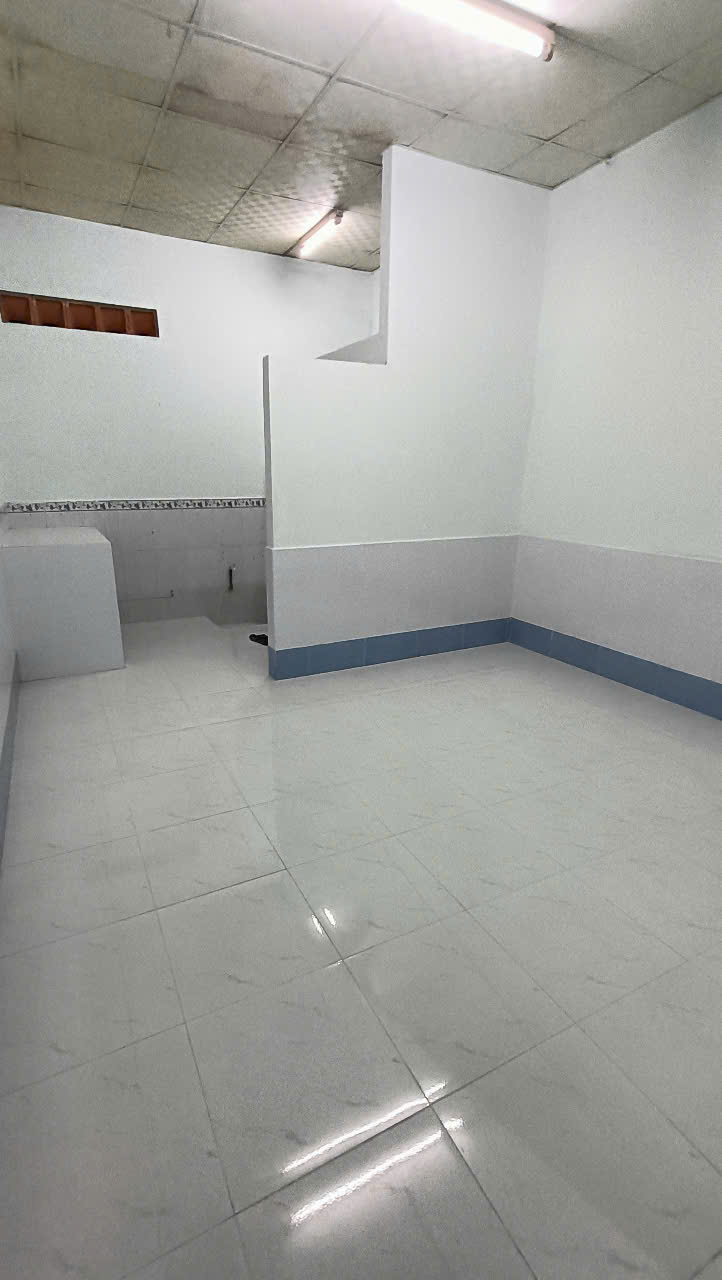 nhà 2,5 Triêụ mới đẹp gần chợ Xuân Khánh (cổng rào chung không nuôi thú cưng)