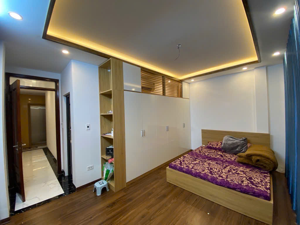 Bán nhà văn phòng 6 tầng, 62m², Lĩnh Nam, Mai Động, thang máy, oto 7 chỗ vào nhà