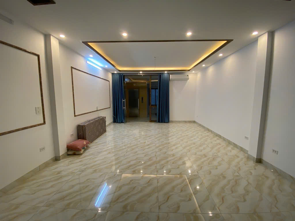 Bán nhà văn phòng 6 tầng, 62m², Lĩnh Nam, Mai Động, thang máy, oto 7 chỗ vào nhà