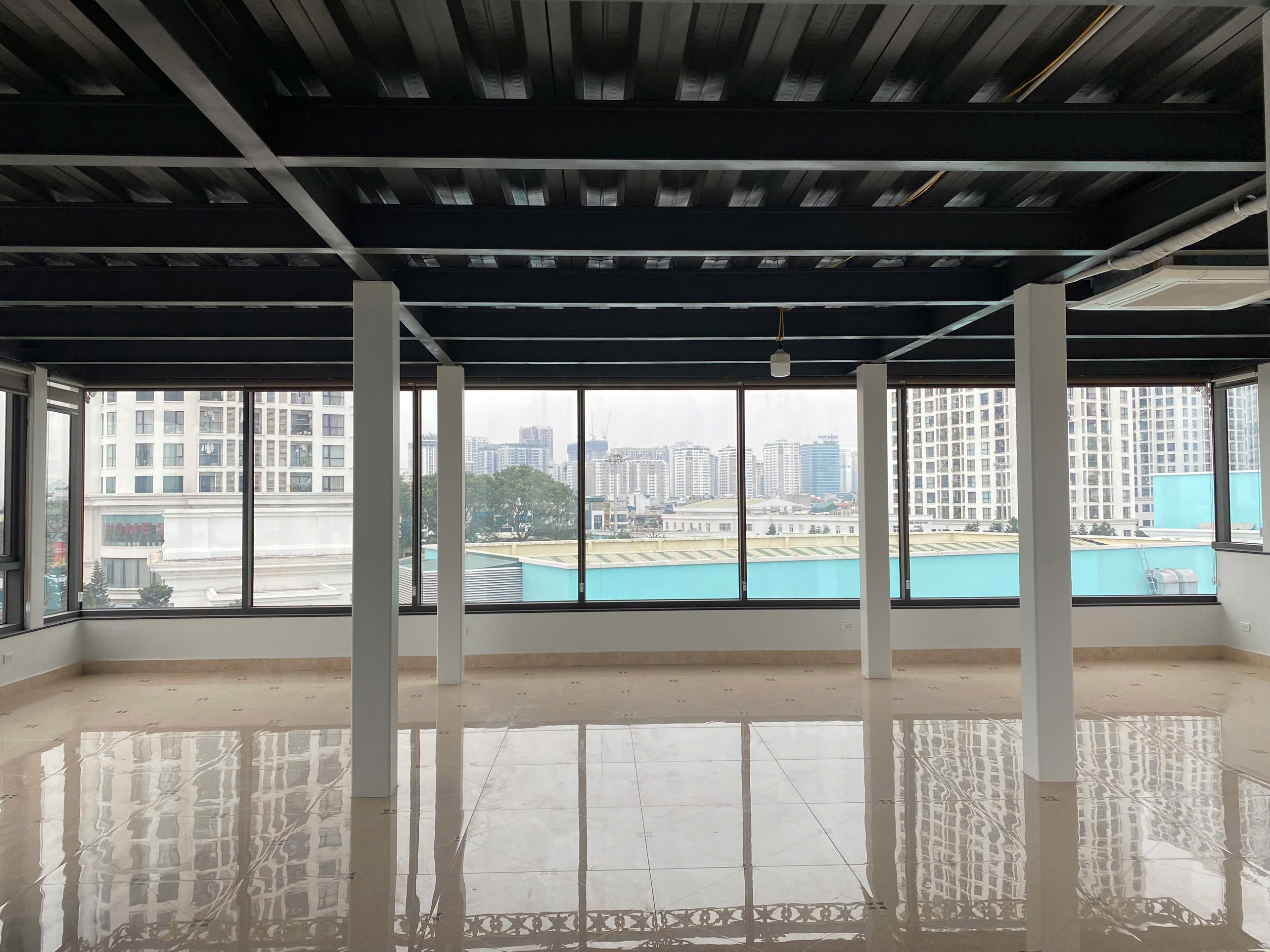Chính chủ cho thuê văn phòng 120m2 cạnh Royal City tại đường Nguyễn Trãi, Thanh Xuân, HN (có video)