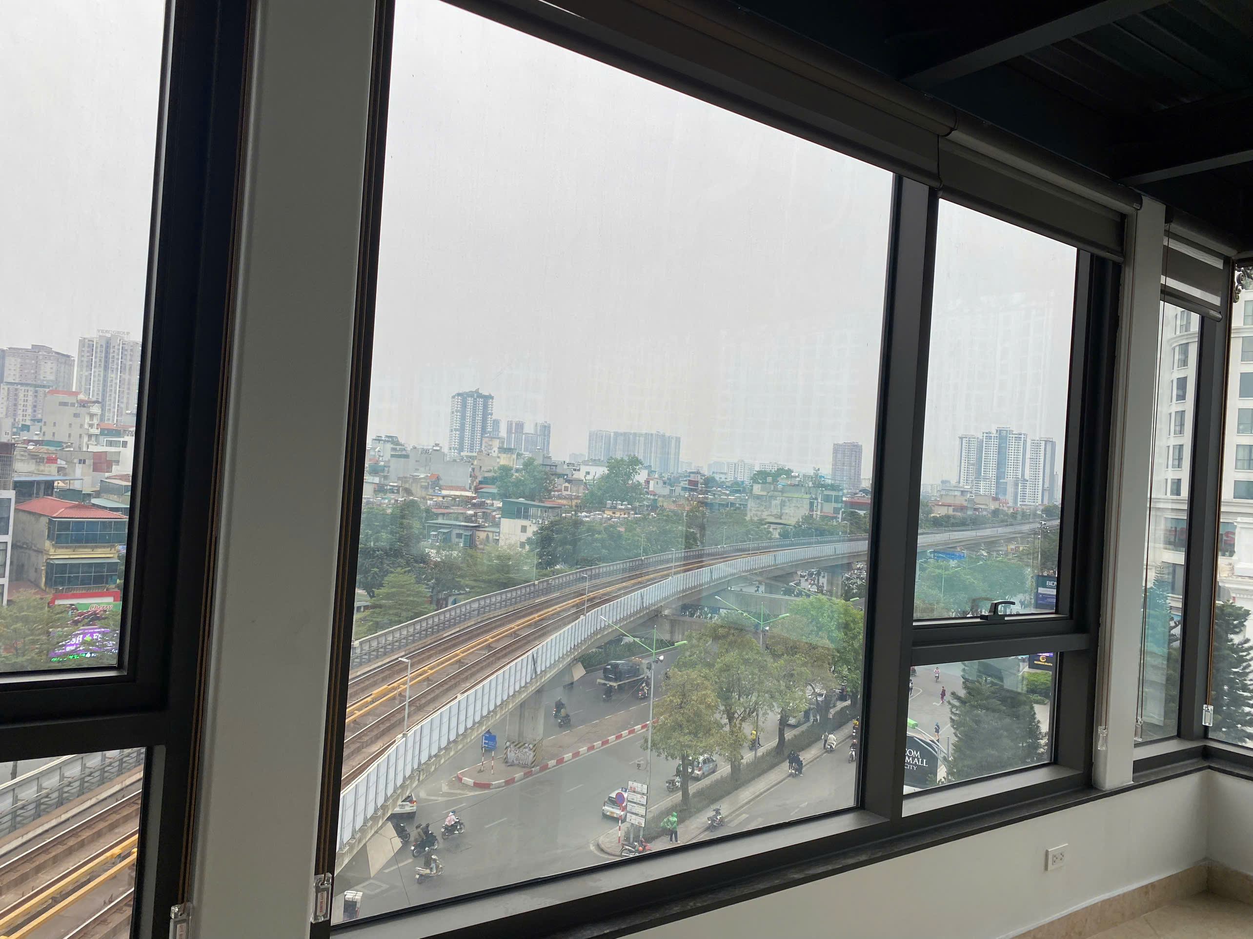 Chính chủ cho thuê văn phòng 120m2 cạnh Royal City tại đường Nguyễn Trãi, Thanh Xuân, HN (có video)