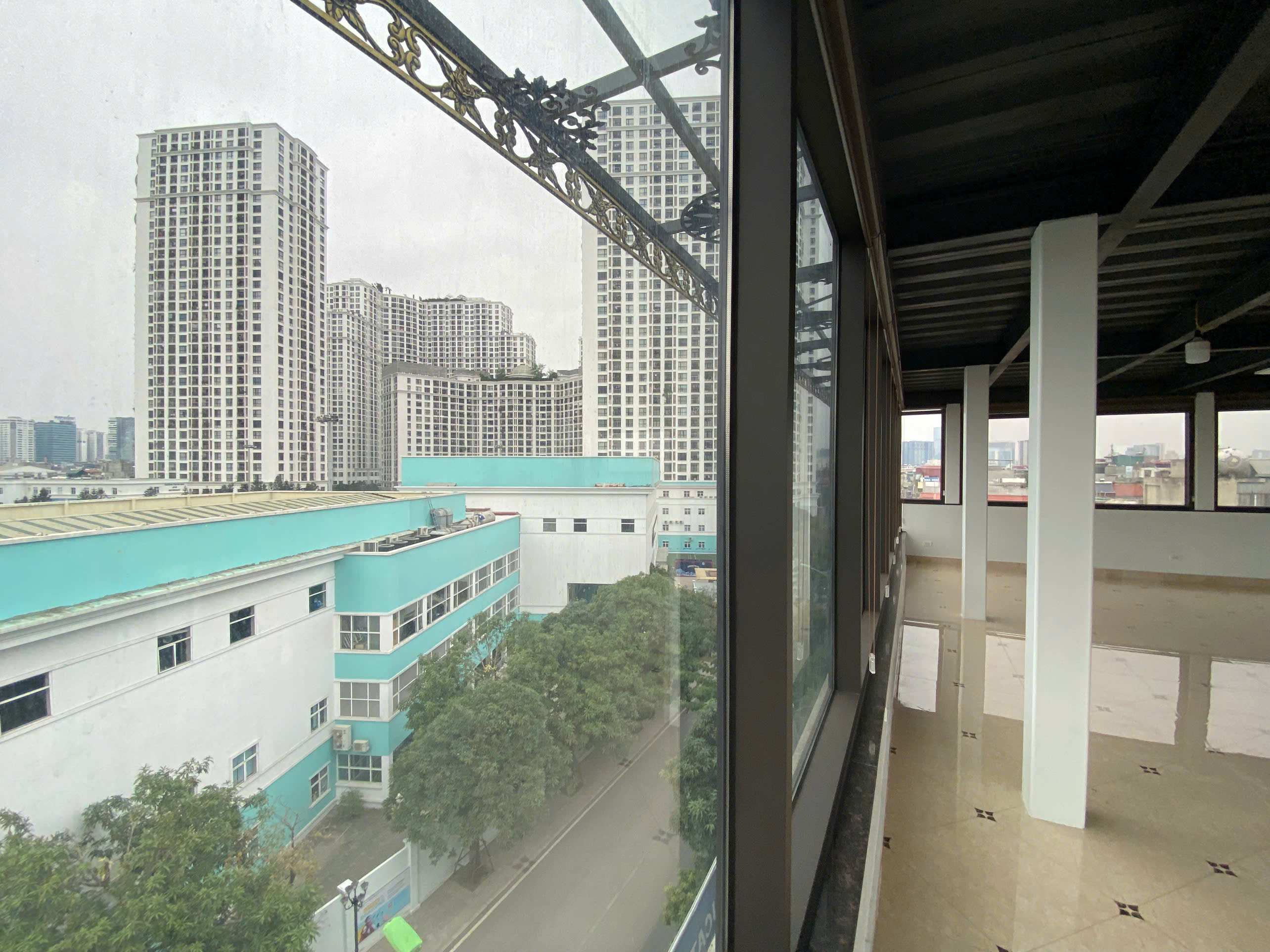 Chính chủ cho thuê văn phòng 120m2 cạnh Royal City tại đường Nguyễn Trãi, Thanh Xuân, HN (có video)