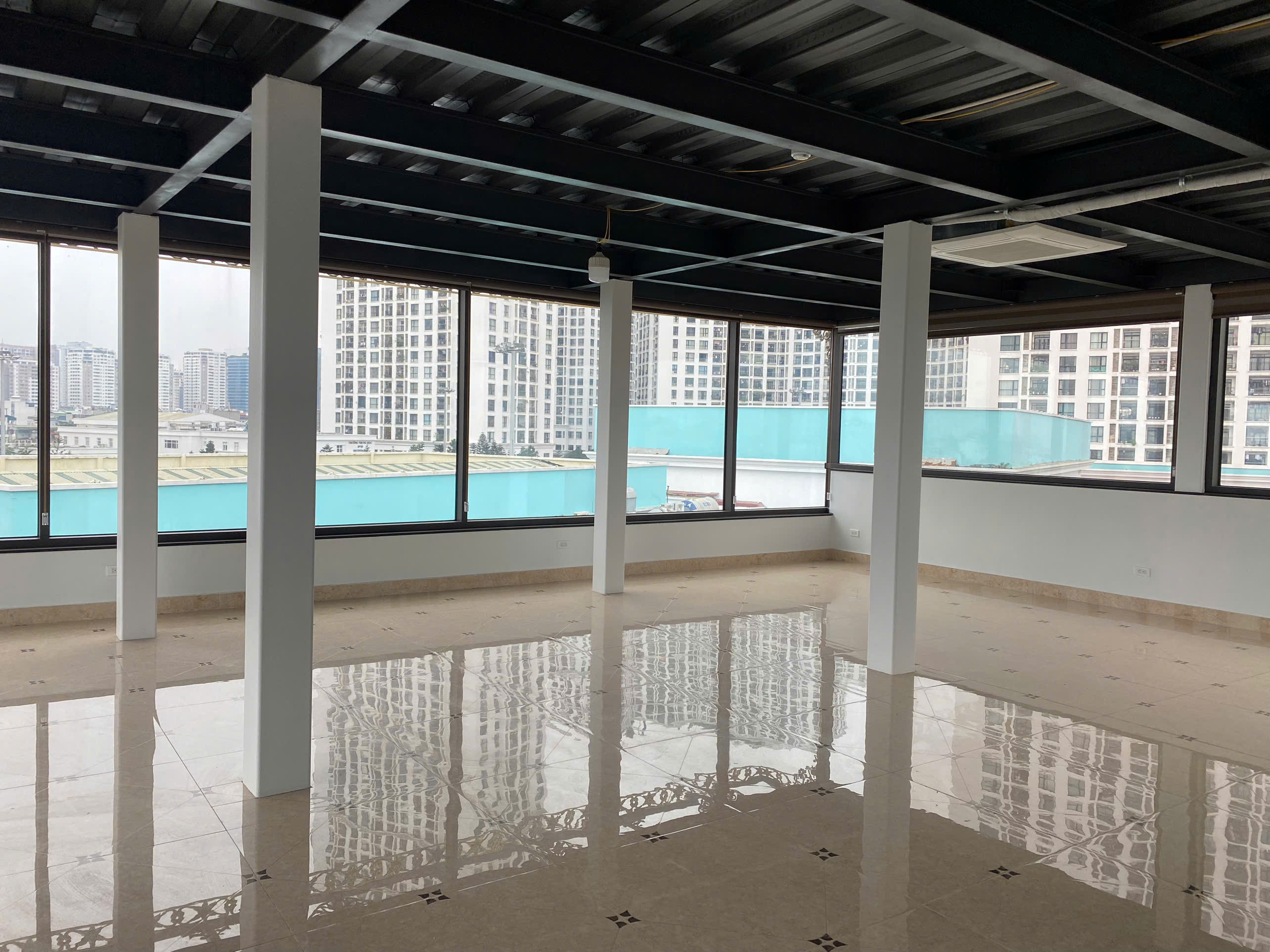 Chính chủ cho thuê văn phòng 120m2 cạnh Royal City tại đường Nguyễn Trãi, Thanh Xuân, HN (có video)