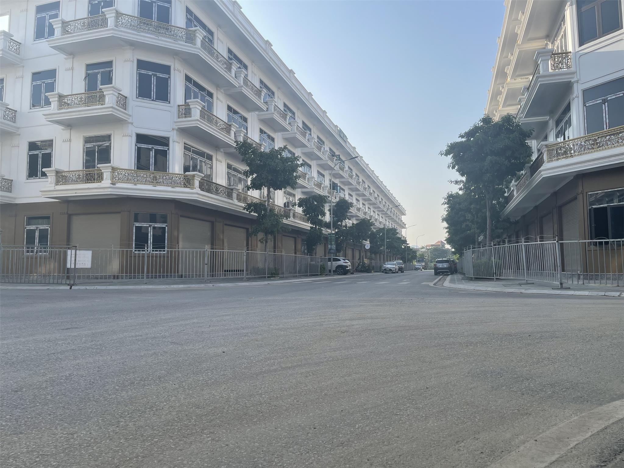 SANG TÊN SỔ NGAY. BAO PHÍ. 3,2 TỶ FULL. BÀN GIAO NGAY NHÀ 4 TẦNG . LH: 0966 343 969