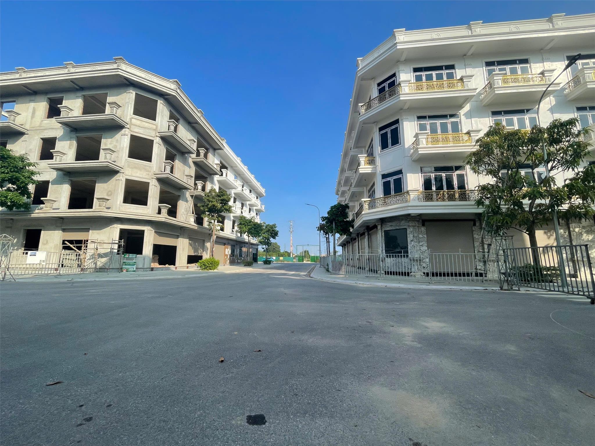SANG TÊN SỔ NGAY. BAO PHÍ. 3,2 TỶ FULL. BÀN GIAO NGAY NHÀ 4 TẦNG . LH: 0966 343 969