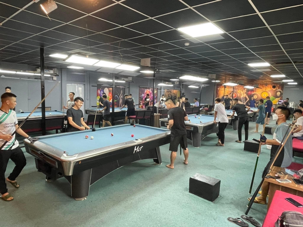 nhượng Club Bi-A 8 bàn + phòng Game 30 máy cấu hình cao