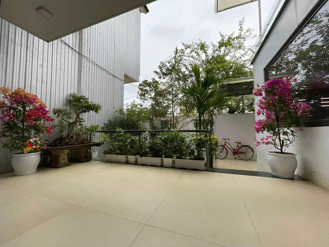 Bán nhanh biệt thự siêu đẹp Phạm Văn Đồng , Phú Thượng được gia chủ xây kiên cố