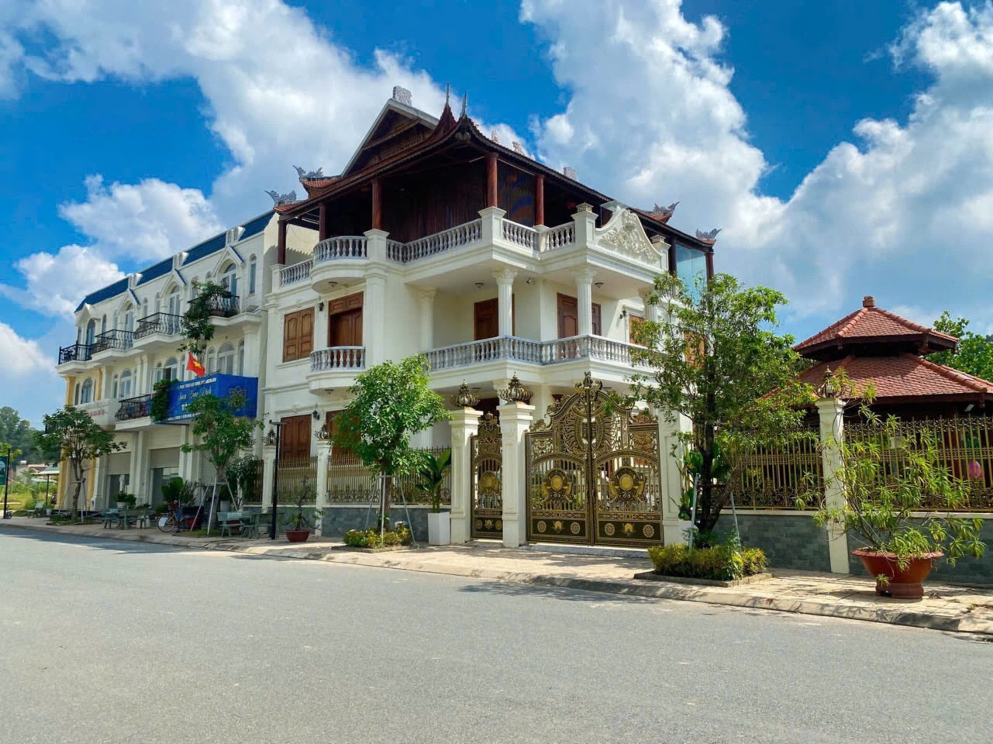 Bán nhà phố 1 trệt 2 lầu, trả trước 25%