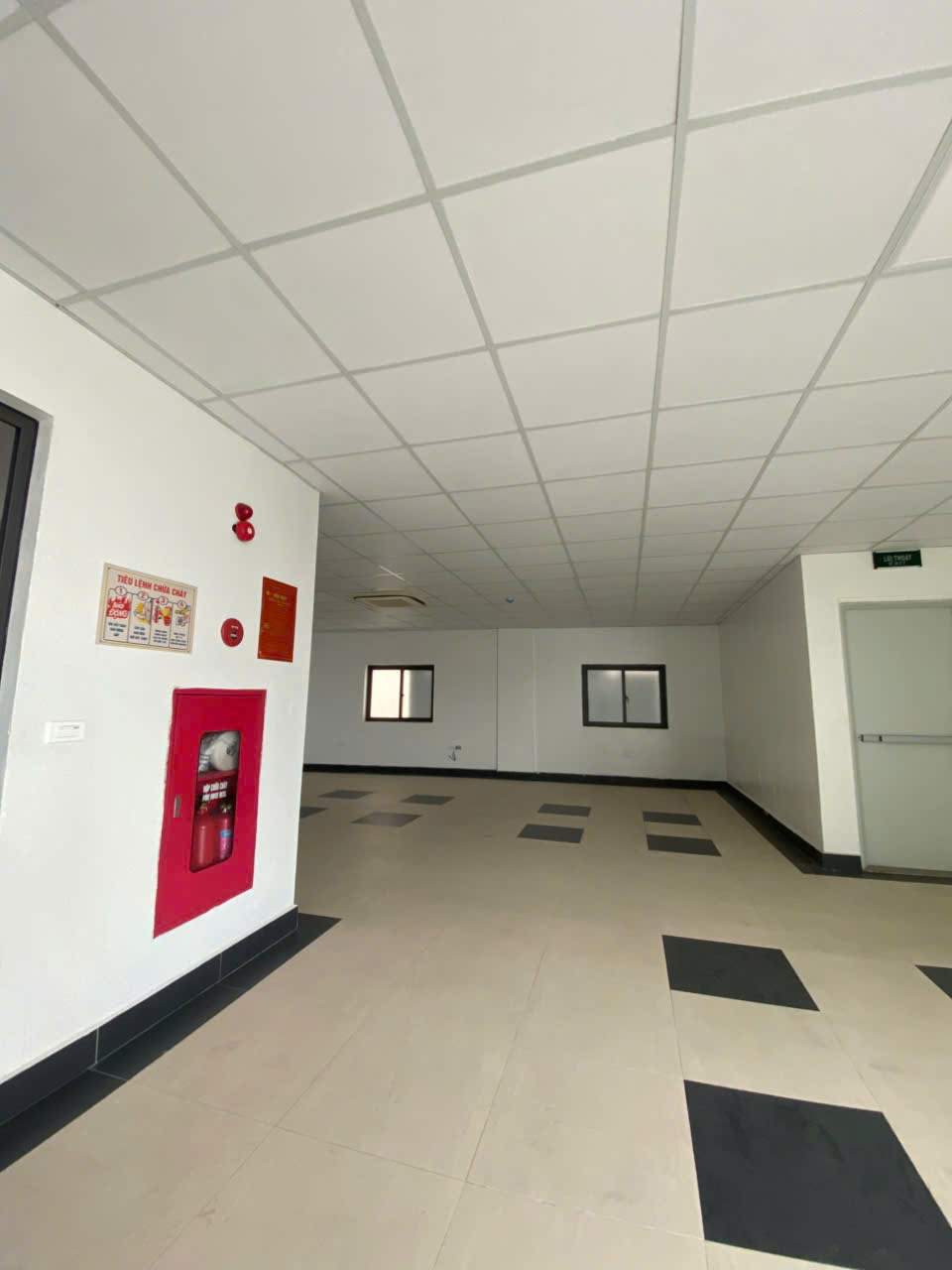 Thuê ngay mặt bằng kinh doanh 220m2 tại Nguyễn Văn Cừ Long Biên - Vị trí tuyệt vời! 0902318197