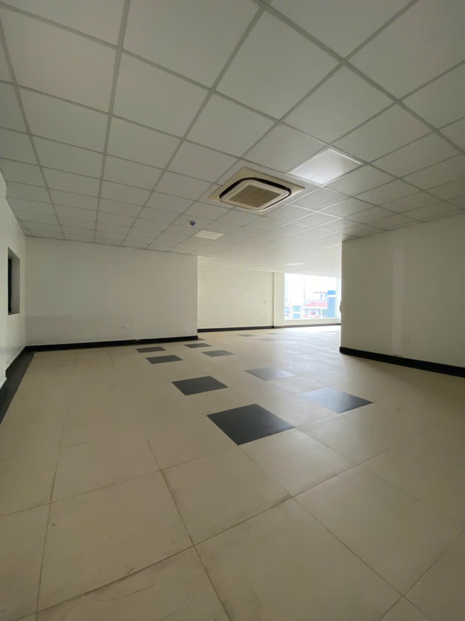 Thuê ngay mặt bằng kinh doanh 220m2 tại Nguyễn Văn Cừ Long Biên - Vị trí tuyệt vời! 0902318197