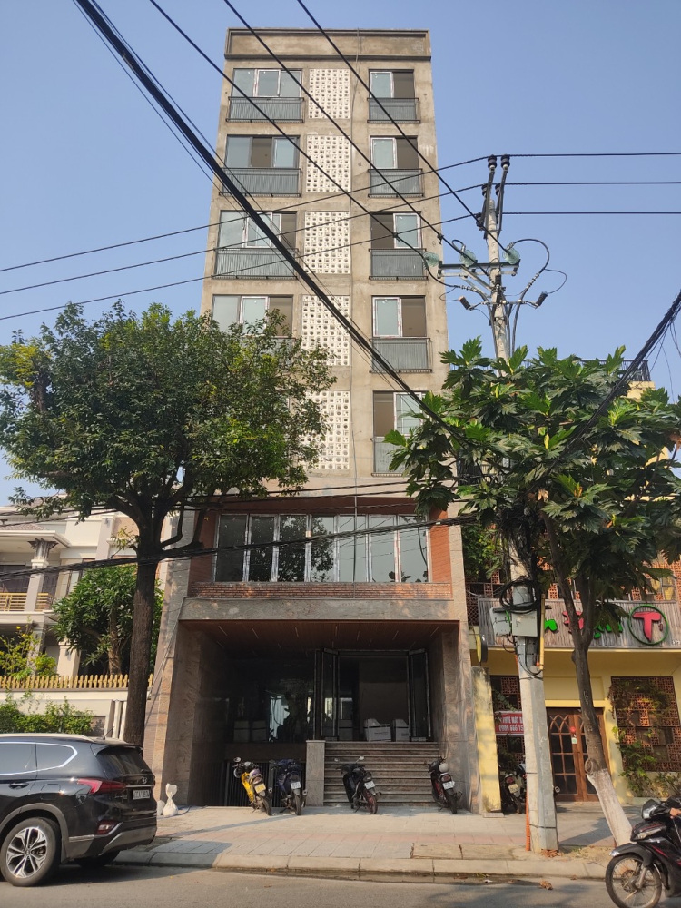 Cho thuê mặt bằng 100m2 và 150m2 đường Núi Thành, 8$/m2, mới 100%
