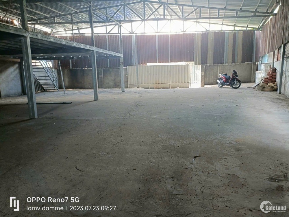 BDS HVL Cho thuê kho 400m - chưa tính có thêm sàn - đường xe tải thông.