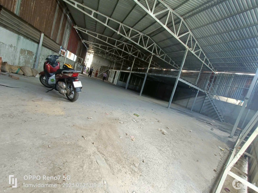 BDS HVL Cho thuê kho 400m - chưa tính có thêm sàn - đường xe tải thông.