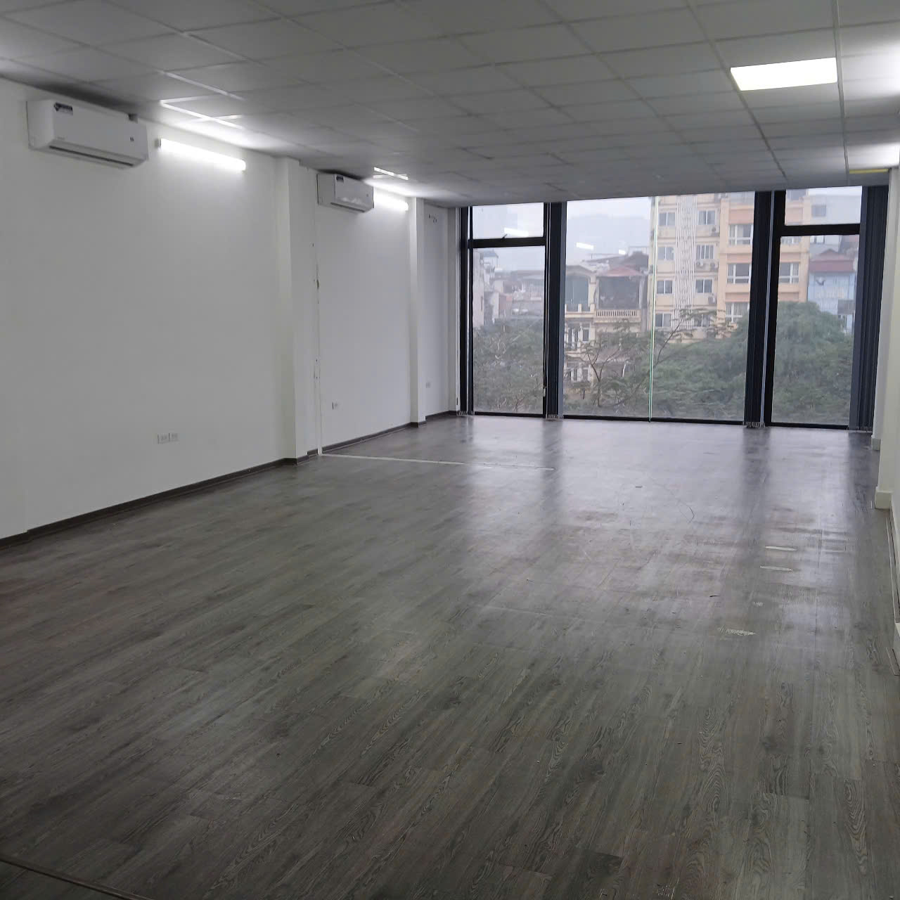 CC CHO THUÊ MẶT BẰNG TẦNG 5 TẠI TÒA NHÀ MẶT PHỐ VŨ TÔNG PHAN - TX, DT 130M2, GIÁ 19.5 TR
