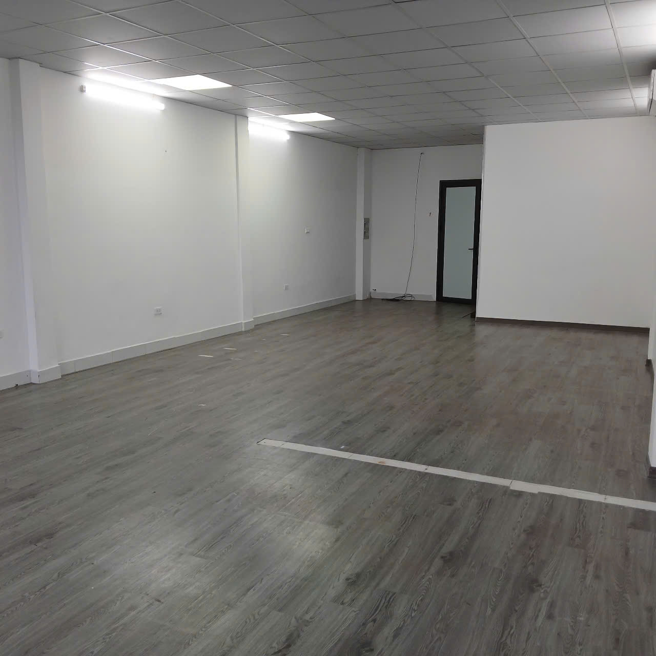 CC CHO THUÊ MẶT BẰNG TẦNG 5 TẠI TÒA NHÀ MẶT PHỐ VŨ TÔNG PHAN - TX, DT 130M2, GIÁ 19.5 TR