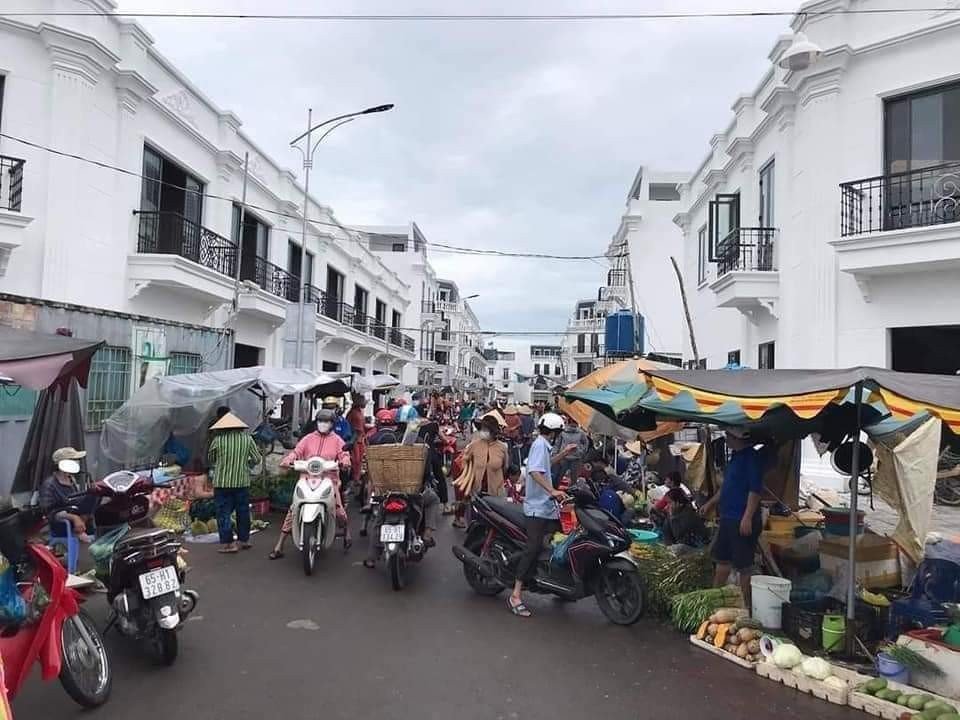 Bán nhà phố thương mại - Khu đô thị chợ Thới Lai mới
