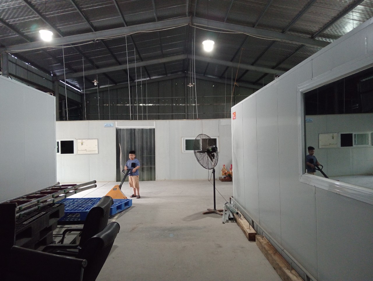 CHO THUÊ 1000m2  KHO, XƯỞNG Tại GIA TÂN. Xã QUANG MINH. H. NỘI
