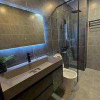 Mình cho thuê nhà hai cửa đi, mới, 105m2_ 4T; vỉa hè, Trúc Bạch-35 Tr