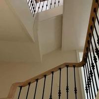 Cho thuê Nhà căn góc, mới, thang máy, 117m2_ 4T; vỉa hè, Đội Cấn-43 Tr