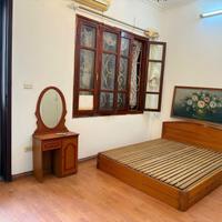 31.10.25 Cho thuê nhà nguyên căn ở Trần Duy Hưng, 80m2 x 5 tầng, có sân cổng riêng để xe thoải mái