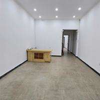 Cho thuê nhà ngõ 110 Trung Kính, DT 92m2 x 5 Tầng, Mặt tiền 4.2m, 9 phòng, Đường 12m, ô tô đỗ cửa.