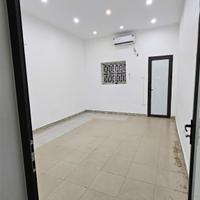 Cho thuê nhà ngõ 110 Trung Kính, DT 92m2 x 5 Tầng, Mặt tiền 4.2m, 9 phòng, Đường 12m, ô tô đỗ cửa.