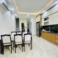 bán nhà mặt phố Ngô Gia Khảm, đối diện bến xe, vỉa hè rộng, kinh doanh ngày đêm