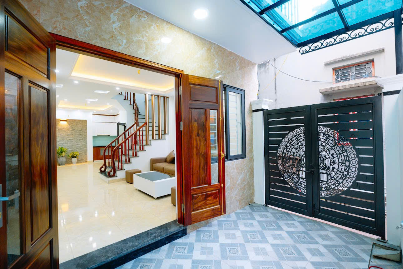 Nhà 60m2 cạnh trường tiểu học TT Phùng, Đan Phượng. Nhà 4 ngủ full nội thất sân chơi riêng
