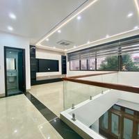 Bán nhà Ngọc Lâm 60m x 6T thang máy full nội thất ở luôn, gần phố. LH 0936123469