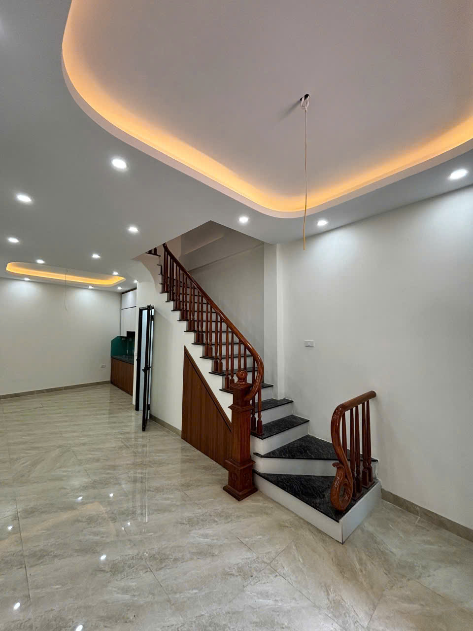 Bán nhà 38m2 Lai Xá, Hoài Đức. Đơn lập 5 tầng, 6 phòng ngủ. Cách 180m đến Chợ, Quốc Lộ 32
