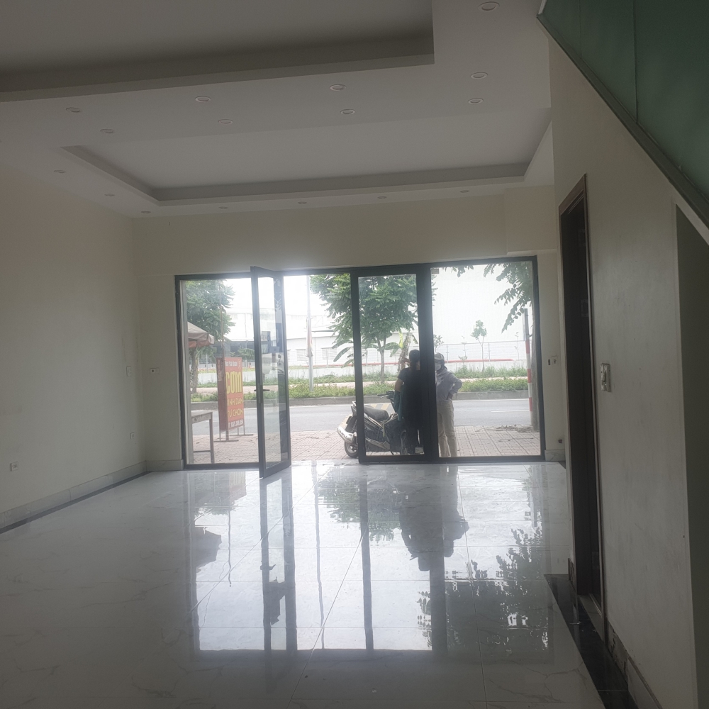Cho thuê tầng 1 làm văn phòng, cửa hàng kinh doanh mặt đường đang kinh doanh sầm uất
