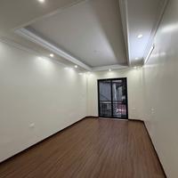 Cần bán 30m2 nhà 5 tầng ngõ 80/1 Hoa Lâm. Ngay gần chợ, trường học các cấp, siêu thị Big C