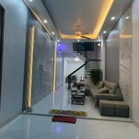 Bán nhà 3 tầng Bình Lộc –3PN, ô tô đỗ cửa, sát chợ giá 2.x tỷ
