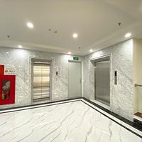 Cho Thuê Tòa Văn Phòng 9 Tầng MP Hàng Chuối. DT 230m2.MT 11m.Vị Trí Lô Góc. Giá 500tr/th