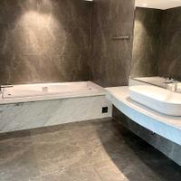 Cho Thuê Tòa Văn Phòng 9 Tầng MP Hàng Chuối. DT 230m2.MT 11m.Vị Trí Lô Góc. Giá 500tr/th