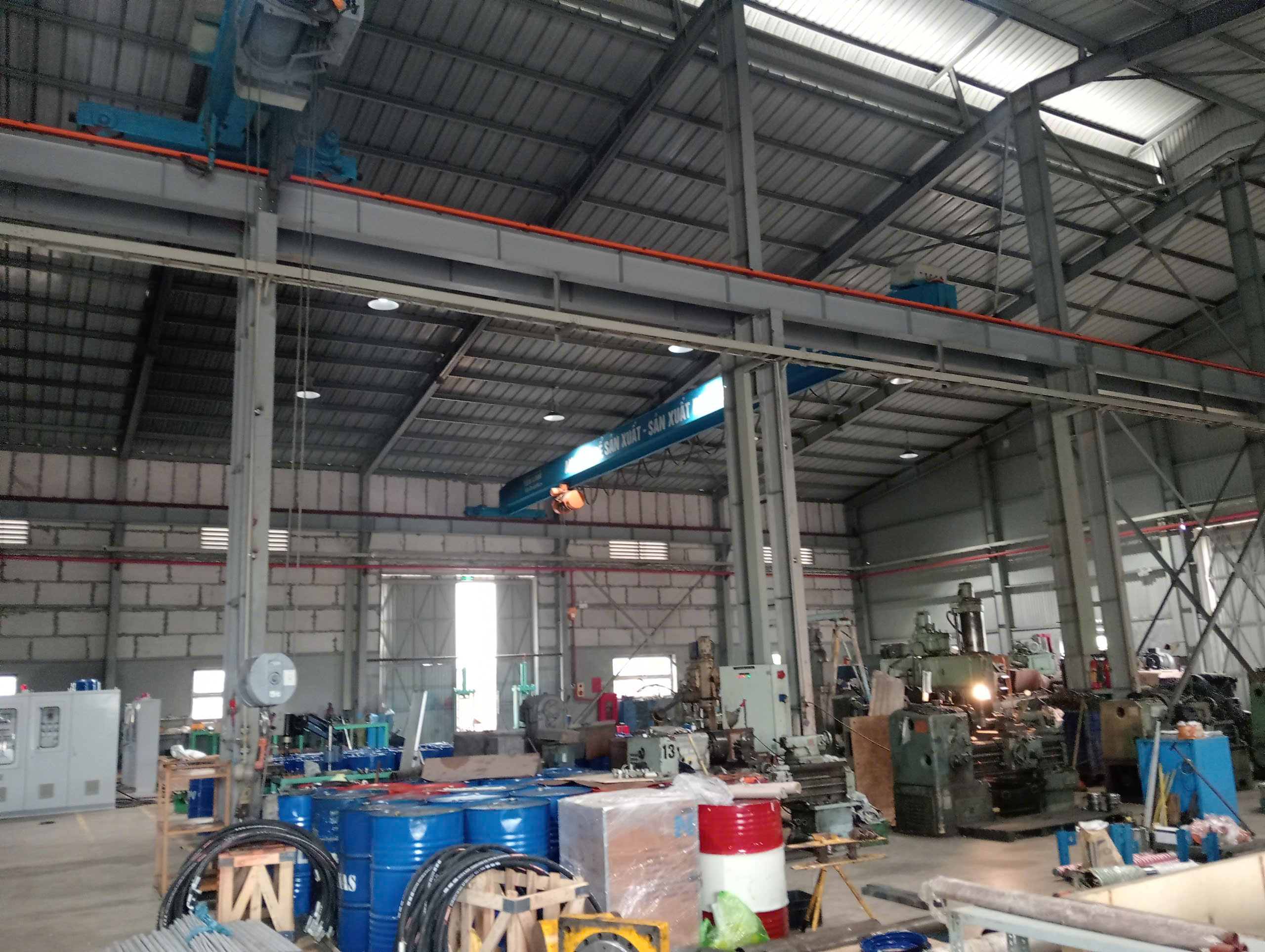 CHO THUÊ XƯỞNG Tại Đường MÊ LINH. Xã QUANG MINH. CÓ SẴN CẨU TRỤC