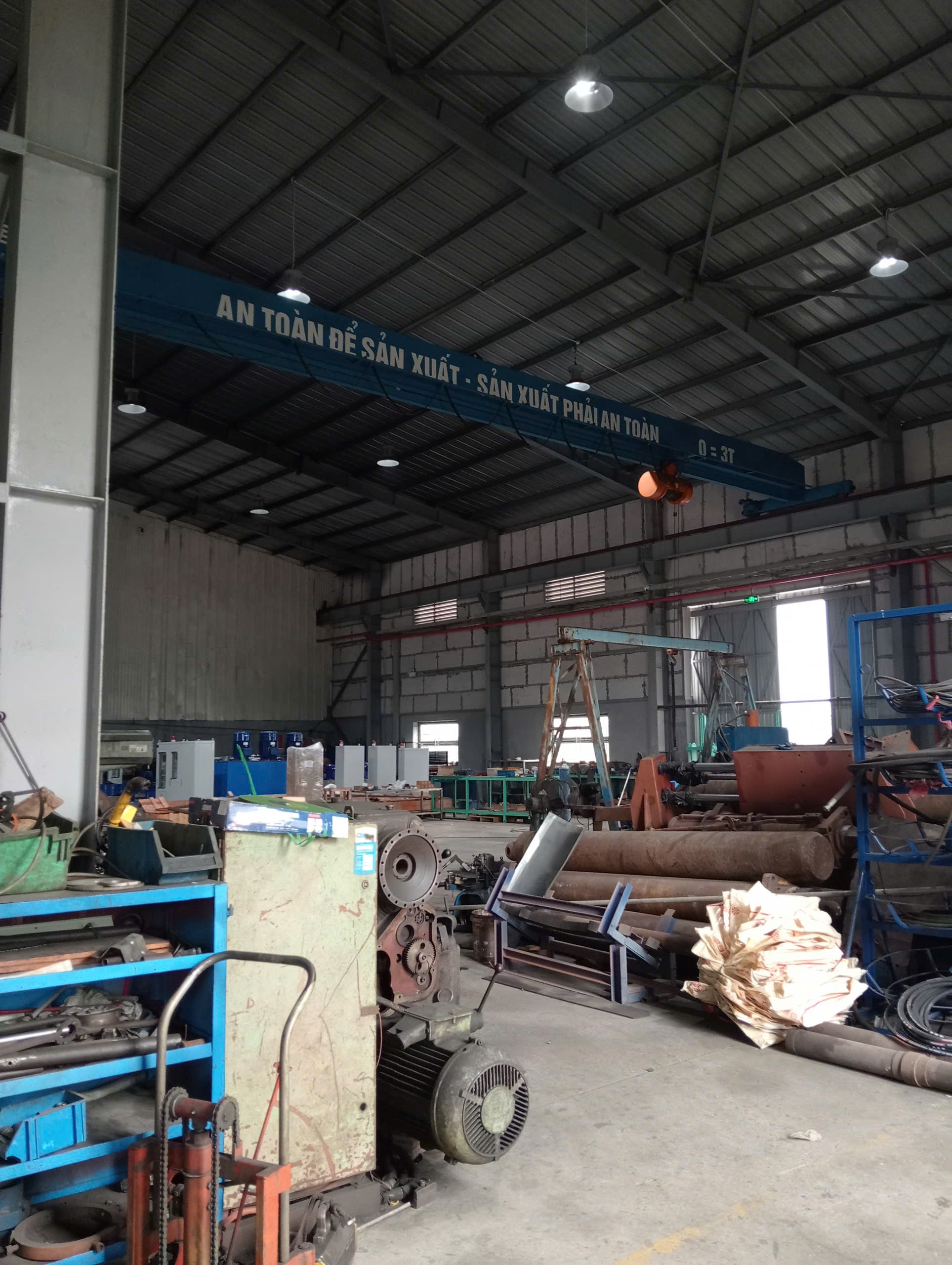 CHO THUÊ XƯỞNG Tại Đường MÊ LINH. Xã QUANG MINH. CÓ SẴN CẨU TRỤC