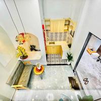 NHỈNH 2TỶ CÓ NHÀ SG - 3 TẦNG XINH LUNG LINH - GẦN NHÀ GA T3 - 10P QUA SÂN BAY - 5P TỚI EMART 2