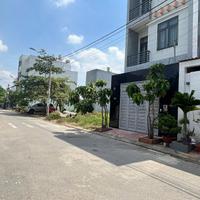 Bán khu đất kdc sổ hồng ,xuất hiện sẵn căn nhà kho trên Q.9, 104m2 , ngang 6.3m