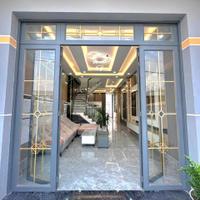 Bán nhà xây mới gần Uỷ Ban xã Bến Lức , DT 100m2, thanh toán trước chỉ 900tr nhận nhà.