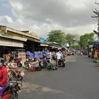 Bán đất tặng nhà Cấp 4, 2 mặt tiền chợ trước 7.5m,  sau 5.5m. Có nguồn thu nhập 20tr/ tháng.