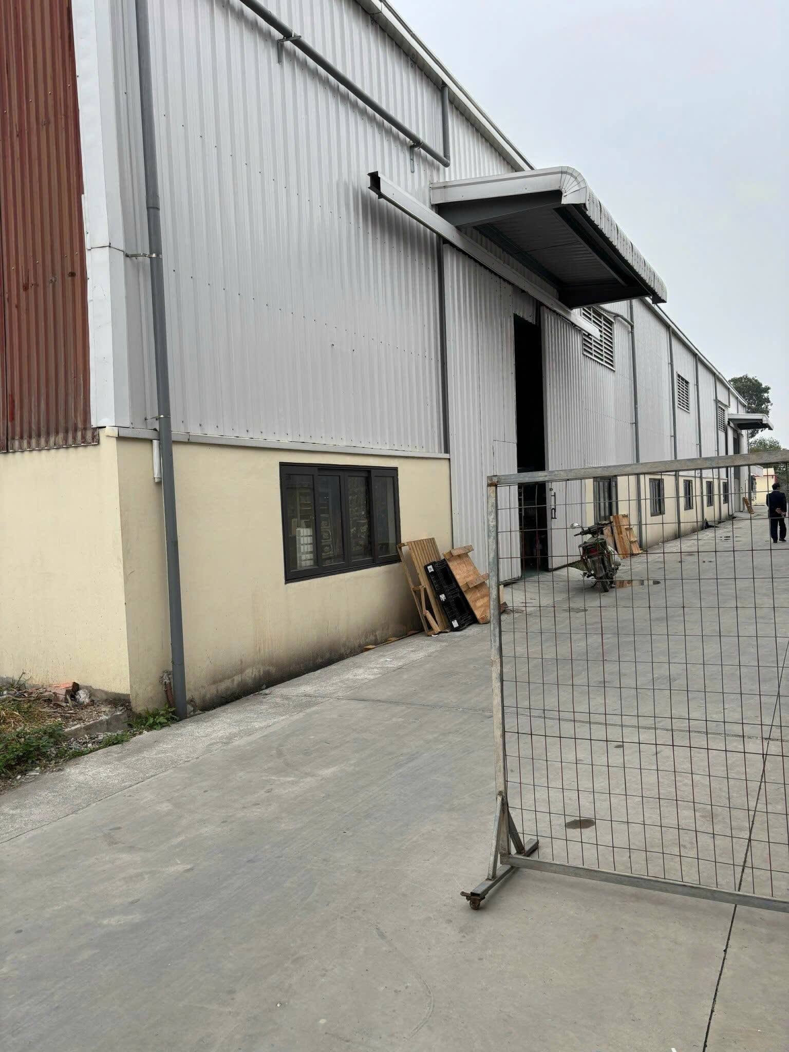 CHO THUÊ KHO XƯỞNG 900m2 Tại CẦU DIỄN, HÀ NỘI – Đường Xe Tải 10 Tấn