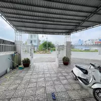 Bán nhà góc 2mt trong KDC Hưng Gia, thị trấn Bến Lức dt 237,5m2 1 lầu 3pn 2wc giá chốt 9,8 tỷ