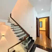 CĂN HIẾM QUÁN MAU – LẠCH TRAY, NGÕ RỘNG, SÂN CHUNG GẦN 100M²
Diện tích 45m2